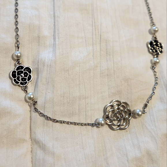 Long elegant fashion necklace - Picture 5 of 6